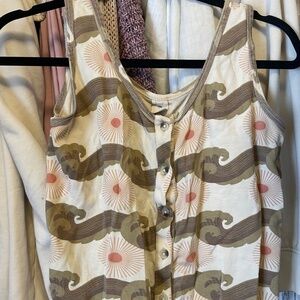 Kate Quinn Button Tank size S (wave print)